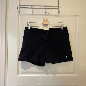 Ralph Lauren shorts - Mörkblå Ralph Lauren shorts! Supersnygga i storlek 4/ 34-36/ XS ❤️🩷