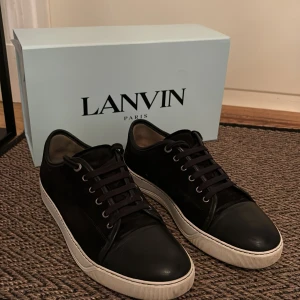 Lanvin - Lanvins i gott skick. Box och extra skosnören och skopåsar följer med. Köpta på NK i Stockholm 