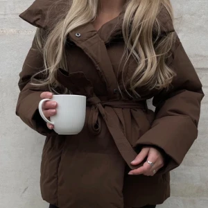 Jacka ifrån Astrid Frank - Jacka i storlek S/M ifrån Astrid Frank i fint skick då den är sparsamt använd.