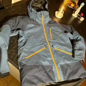 Skidjacka fodrad everest - Skidjacka / vinterjacka i mkt fint skick 