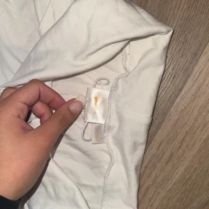 Vita yoga pants  - Vita yoga pants från Gina tricot storlek 146/158  Jätte fina lite genomskinliga men inget som syns