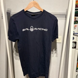 Sail-raceing tröja  - Jättefin T-shirt som är för liten och därför säljer ja den 