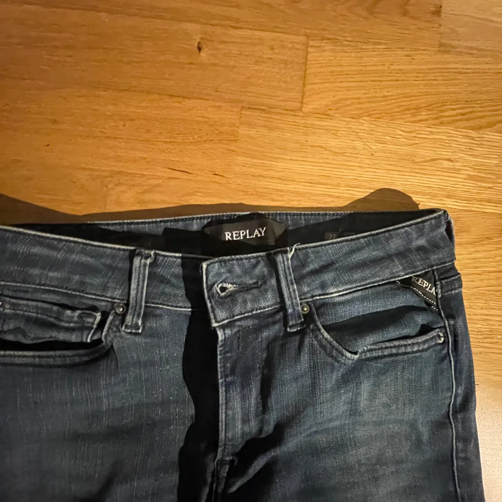 säljer mina snygga new luz för att dem är för små för mig är i storlek 27/30. priset kan diskuteras . Jeans & Byxor.