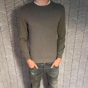 Merinulls tröja  - Säljer denna super fina tröjan som är köpt i Italien. Den är i fint skick Pris 199kr Hör av er vid funderingar 