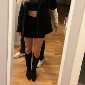 Svarta boots - Svarta boots med klack