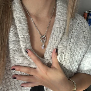 Snö of Sweden halsband  - Säljer ett fint halsband från snö of Sweden. Kan behöva polering! 45cm kedja 