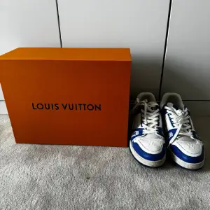 Louis Vuitton sneakers tvekar på äktheten därav priset! 