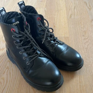 Levis kängor - Fina kängor lite använda. 