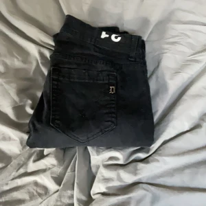 Dondup George  - Tjena,säljer nu dessa dondup George jeans i storlek 31. Bra skick,skriv vis frågor och funderingar 