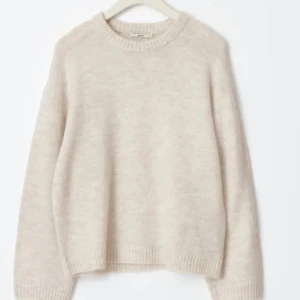 Snygg stikad tröja - Kanppt använd 