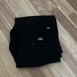 Svarta Dickies byxor - Bra skick, i storlek W26