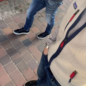 Patagonia väst - Säljer patagonia västen skick 9/10 har några fläckar men de går att ta bort. Storlek S