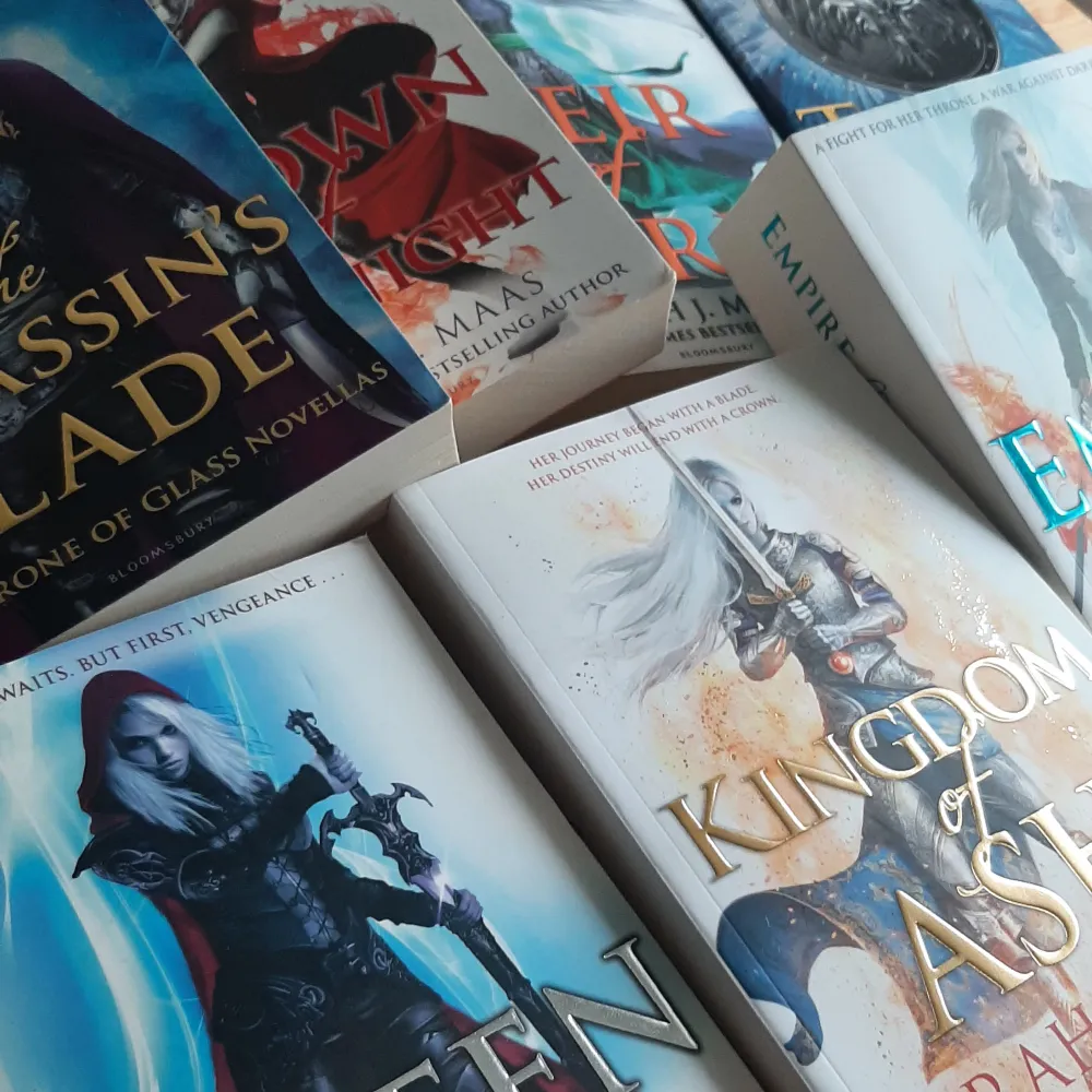 Throne of glass serien av Sarah J. Maas, alla böckerna förutom throne of glass ingår i bra skick🥰 Det är bara att skriva för frågor eller intresse🌷. Övrigt.