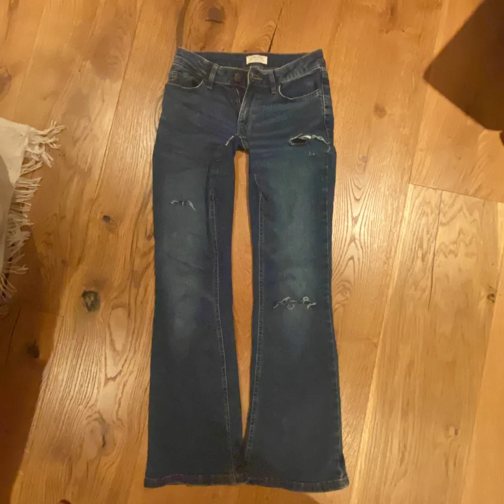 Fina nersydda jeans från Lindex säljer pågrund av att de inte används.. Jeans & Byxor.