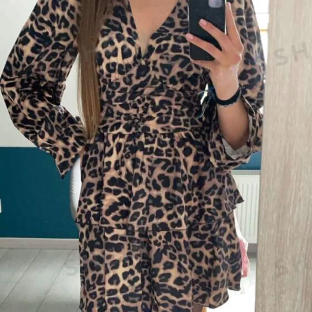 Aldrig använd då den var för stor för mig. As snygg. Nypris 229kr. Bilderna är ej mina💕. Mekot.