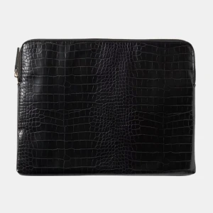 Datorfodral från Åhléns  - Svart skinn Datorfodral/laptopfodral från Åhléns 13 tum ordinarie pris: 399kr Inga defekter alls! Bara använd ett fåtal gånger!