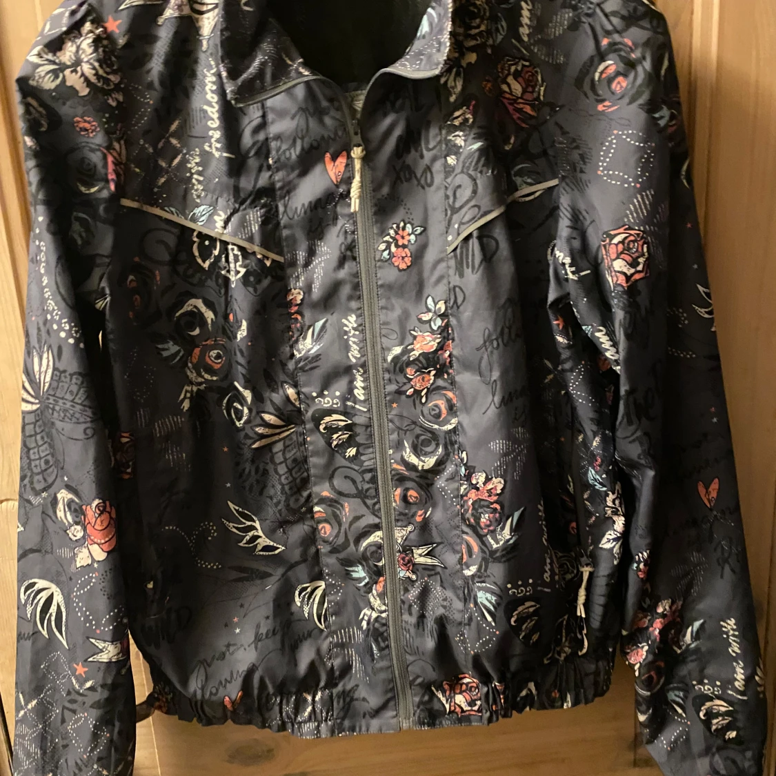 Svart mönstrad jacka från Odd Molly