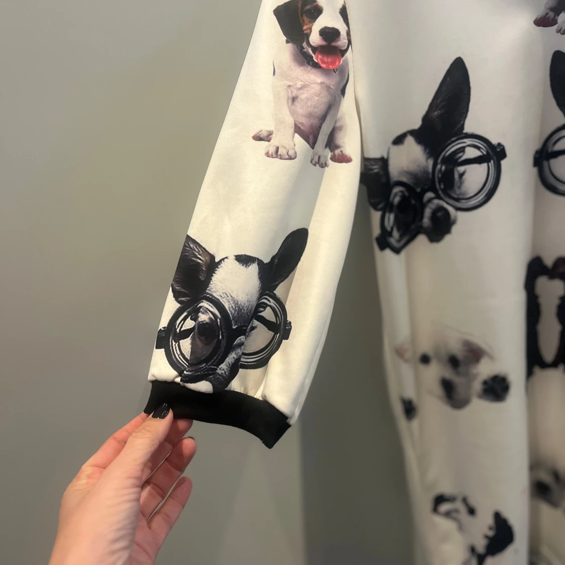 Vit klänning med hundmotiv - 91