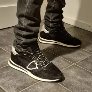 Philippe model Trpx - skick: 9/10 - nypris: 3200kr - tillbehör: endast skorna. Storlek: 42. Bara och höra av er för fler frågor och bilder. Pris kan diskuteras vid snabb affär! Inga byten! Först till kvarn