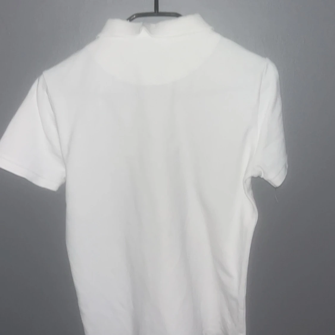 Vit kortärmad pikétröja - 90