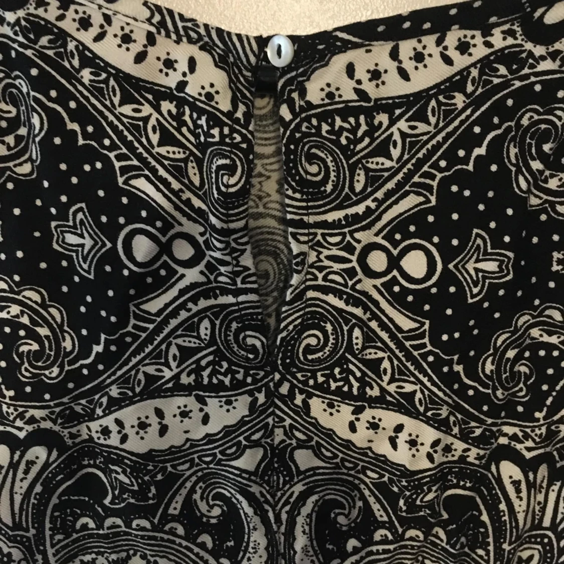 Svart och vit mönstrad klänning från Indiska/36 - 91