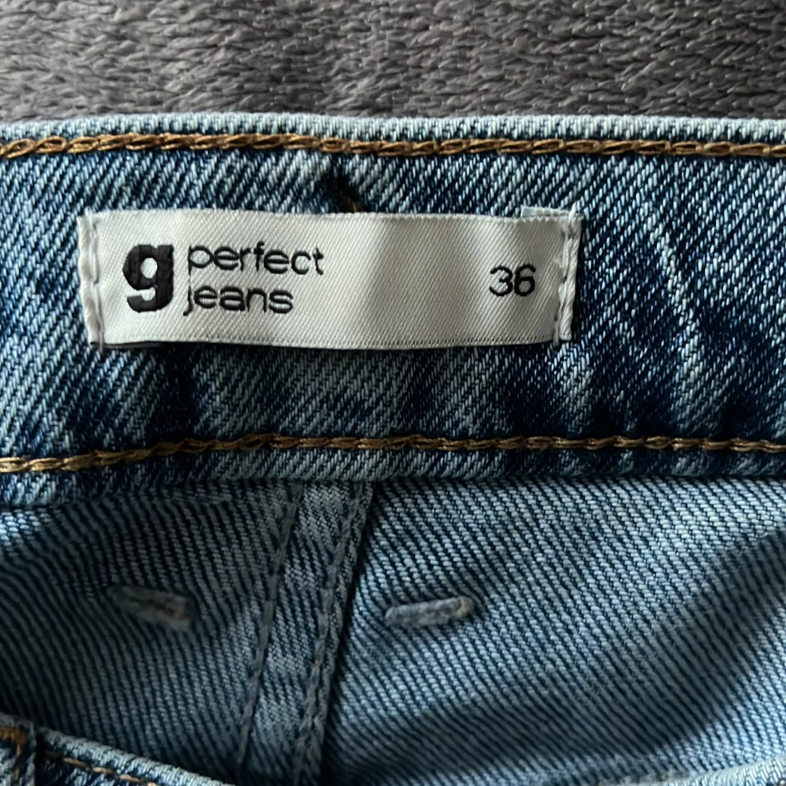 Blå jeans från Ginatricot  - 93