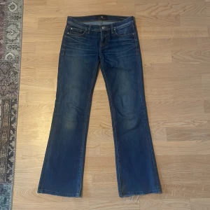 Lowwaist snygga jeans - Jättesnygga low waist blå bootcut jeans från LTB!✨