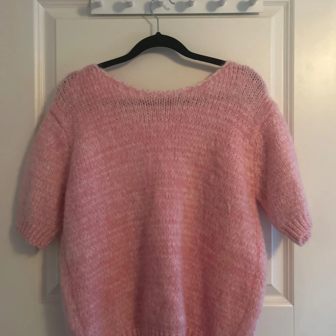 Rosa stickad rosett tröja