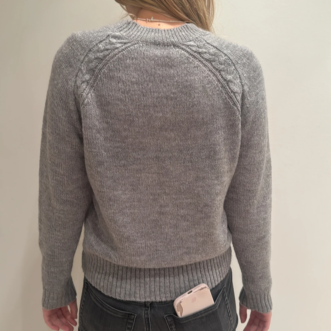 Grå stickad tröja från Indiska  - 91