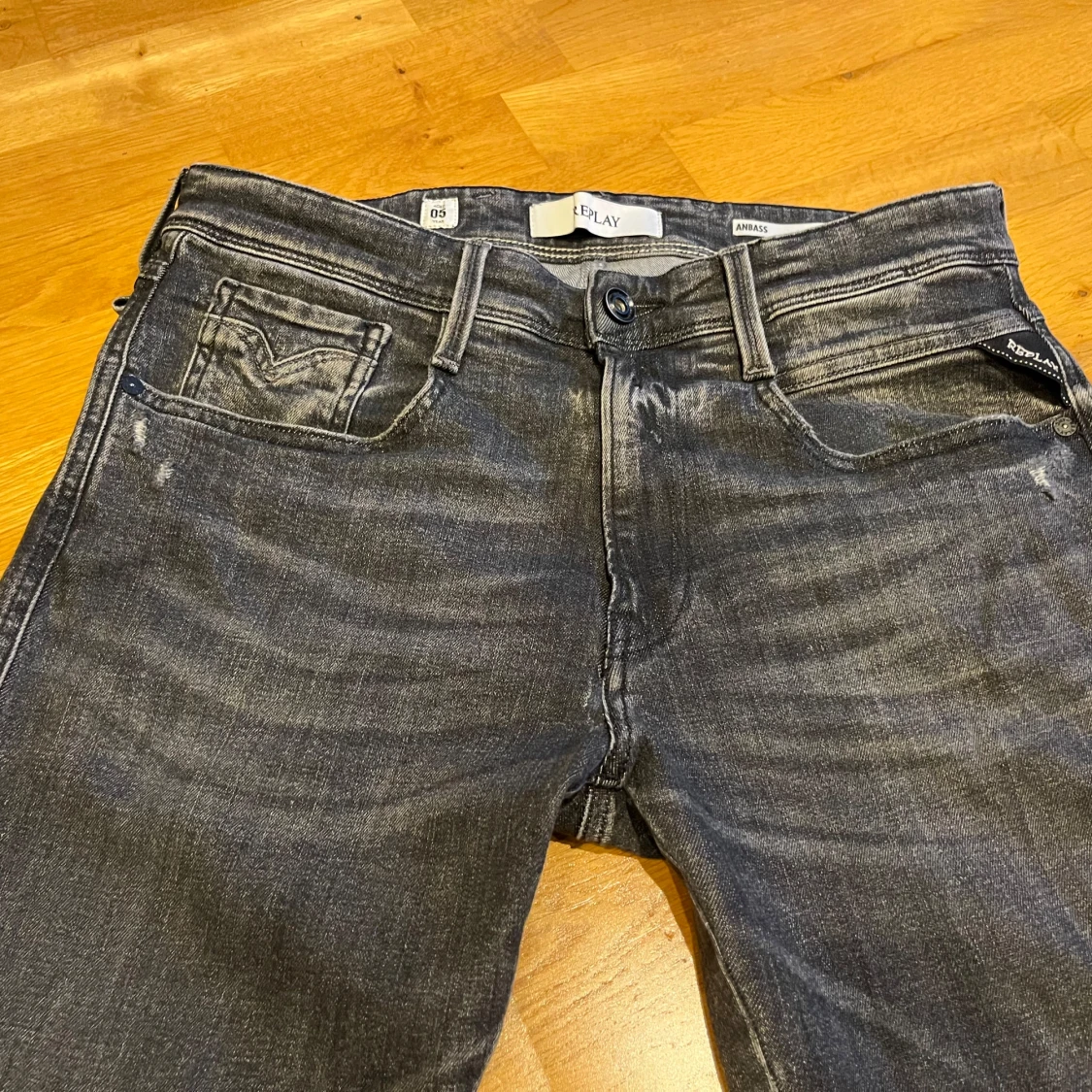 Mörkblå jeans från Replay - 90