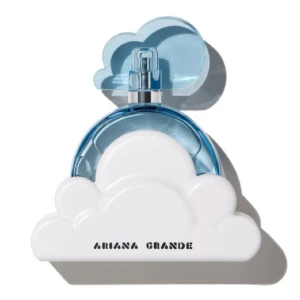  Cloud perfym  - Kommer inte till användning mer än 80% kvar kom privat för egna bilder❣️
