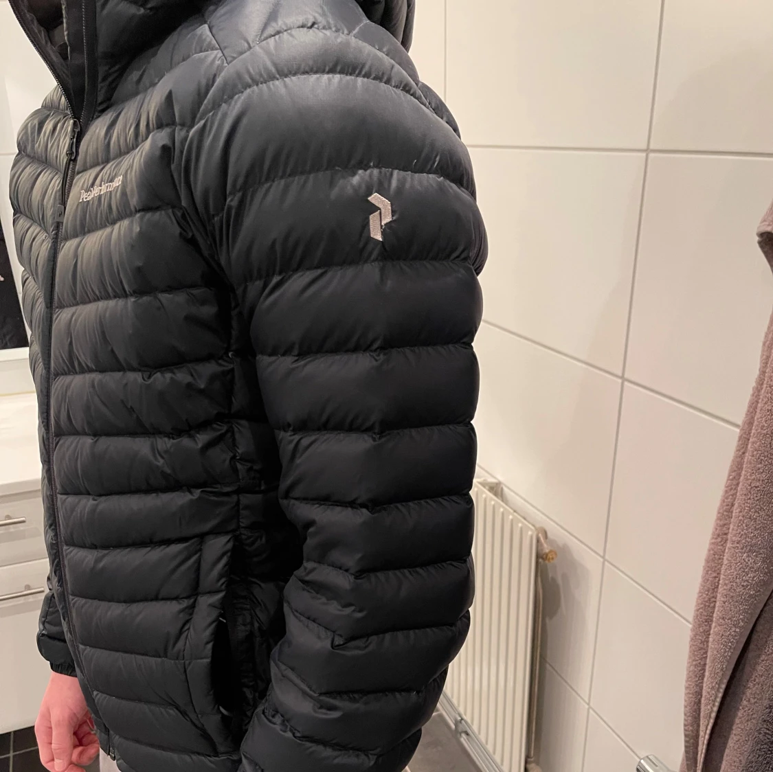 Marinblå dunjacka från Peak Performance - 91