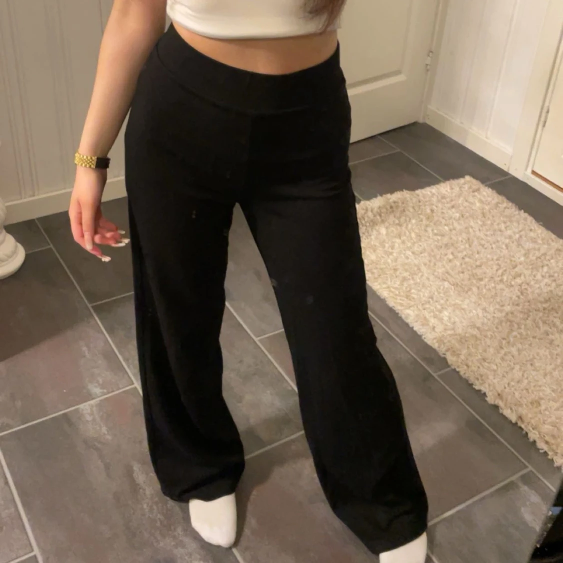 Svarta tygbyxor från GinaTricot