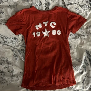 Urban Outfitters topp - Säljer denna fina toppen från Urban Outfitters i storlek s då den inte kommer till användning ❤️röd/orange färg 