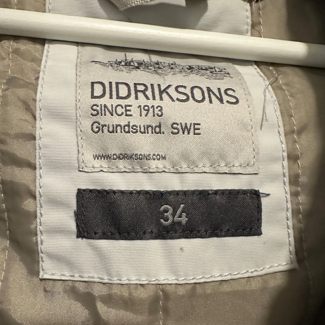 Ljusgrå parkajacka från Didriksons - 93