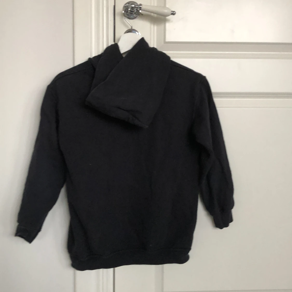 Svart hoodie med Minecraft-motiv - 90