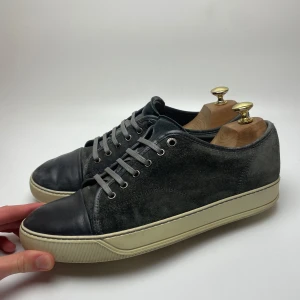 Lanvin skor - Hej! Säljer nu dessa svin feta lanvin skor! Skorna är i toppskick skick! Har ett begränsat antal boxar, dust bag och extra skosnören. Hör av dig vid frågor eller liknande