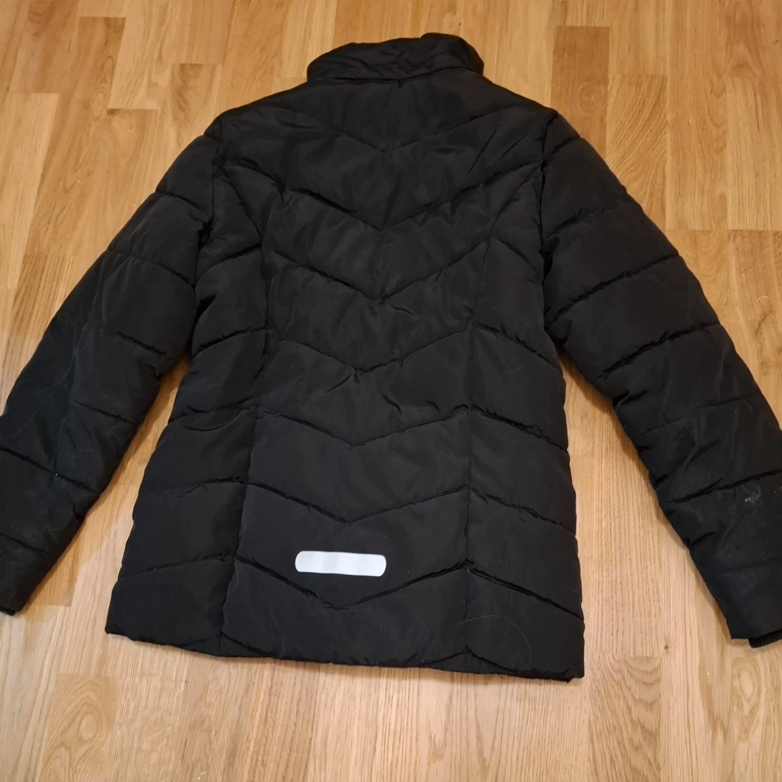 Svart pufferjacka från KappAhl - 91