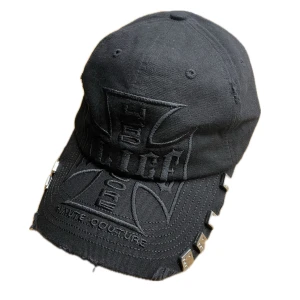 Alice Hollywood - Alice Hollywood Keps som är slutsåld. Köpte hem en men fick även en i julklapp. Extra ”lighter metal hoods” medföljer som man kan sätta på hur man vill på kepsen. 