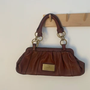 Vintage väska från Calvin Klein - Jättefin  vintage väska från Calvin Klein!❣️