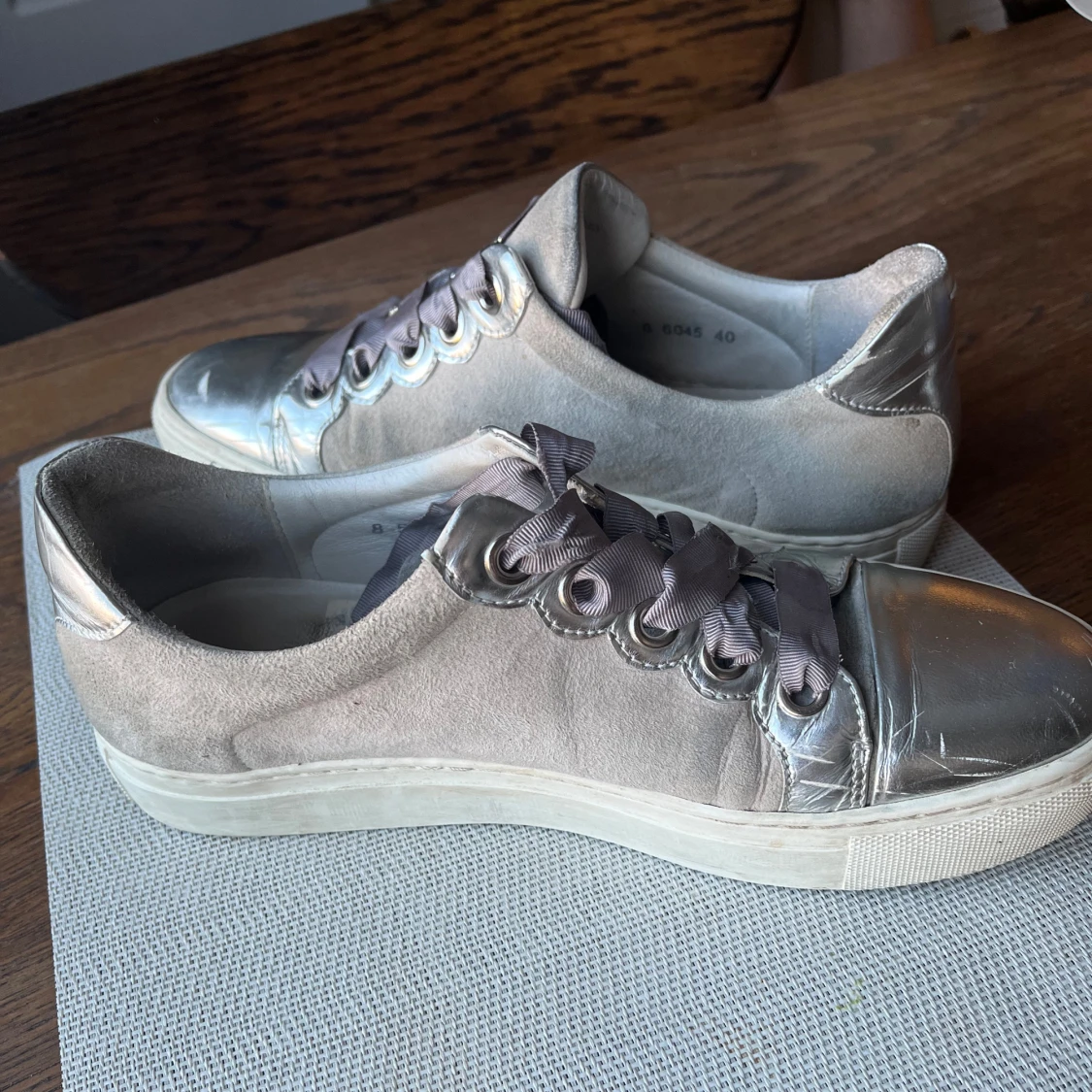 Silvriga sneakers i mocka, Billi Bi - 4