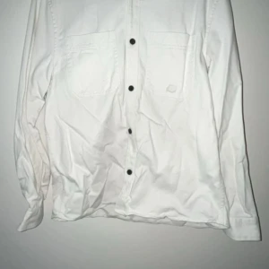 Vit skjorta  - Behöver inte den längre