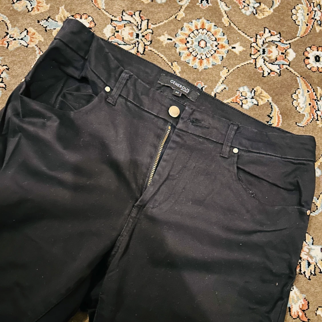 Svarta byxor från Generous by Lindex - 92