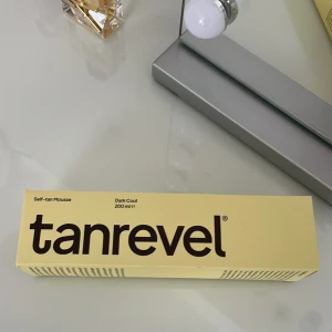 Tanrevel Self-tan Mousse - Self-tanning mousse från Tanrevel i Dark Cool. Helt ny och aldrig använd, säljes då jag köpte fel färg, nypris 400kr, säljer för 200kr. 200ml💓