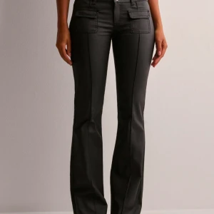 Low waist bootcut  - Säljer dessa skinnbyxor från Nelly. Använt en gång, väldigt fina!! Ordinarie pris:699