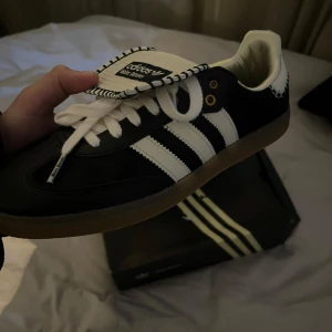 Wales Bonner adidas Samba  - Svarta Wales Bonners, har aldrig använt dom så nyskick. 