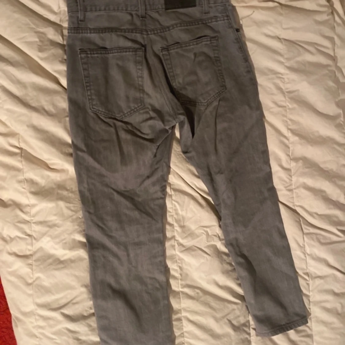 Grå jeans från Dressmann - 90