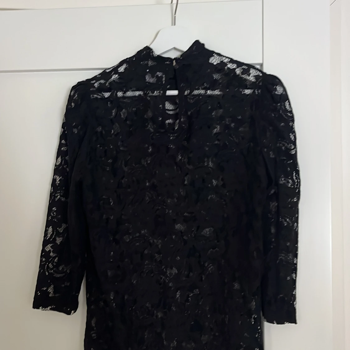 Svart spets blus  - 90