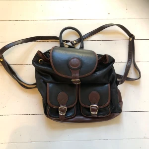 Svart och brun ryggsäck från M.A. - 💕