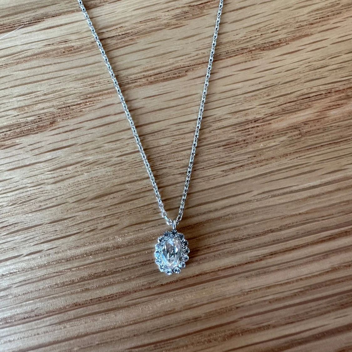 Lily and rose halsband 